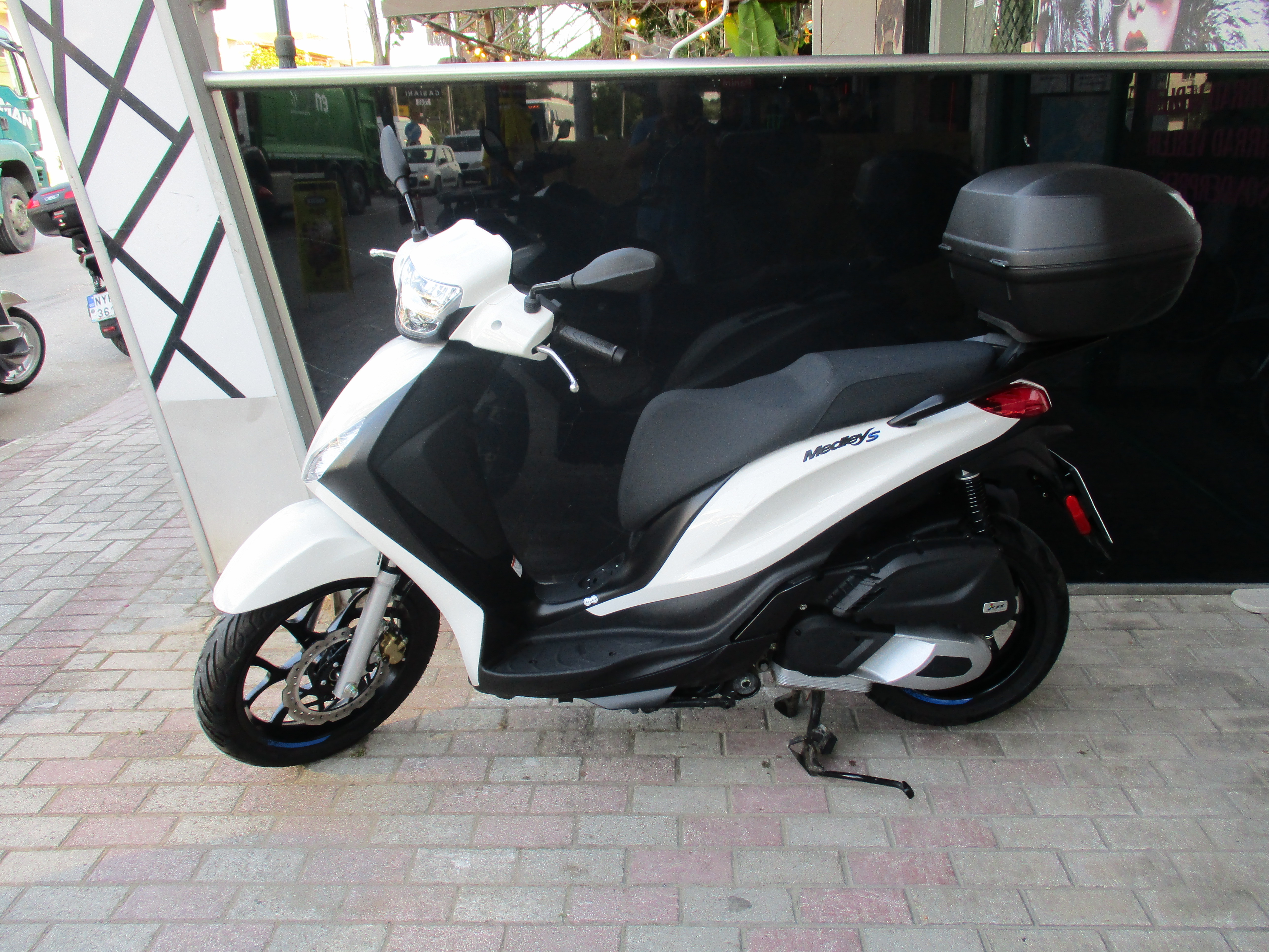 Category B2- New piaggio medley 200 ABS 